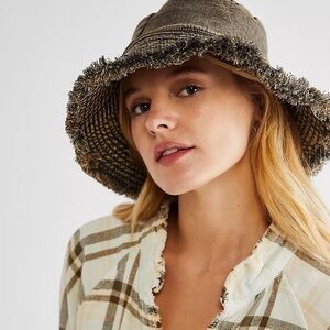 Free People-RAHI
Acid Washed Bucket Hat